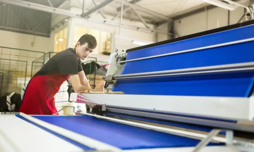 imgi_2_worker-working-in-fabric-industry