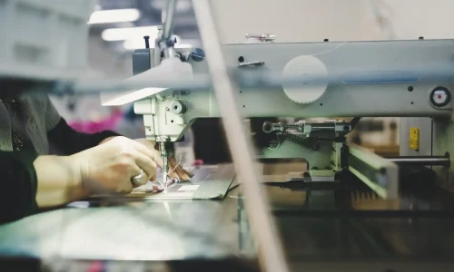 imgi_35_worker-in-textile-industry-sewing-textilery